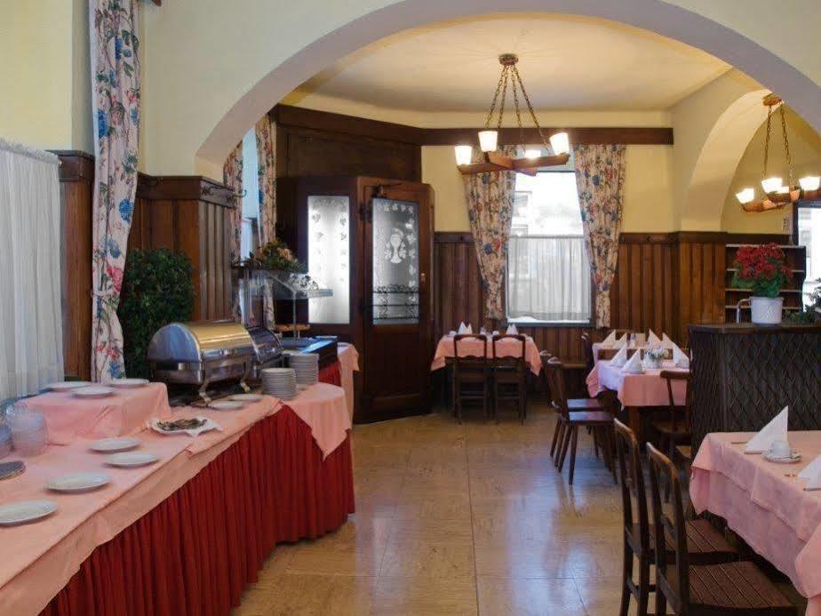 Mate Dependance Hotel